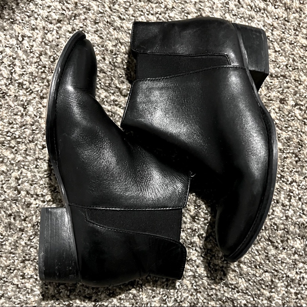 Black leather Seychelles booties in size 7